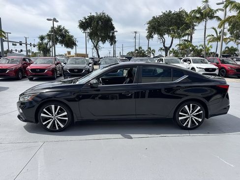 Used 2020 Nissan Altima 2.5 SR FWD image 11