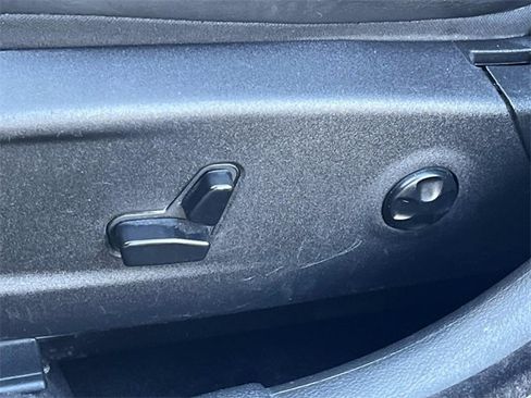 Used 2017 Chrysler 300 C image 29