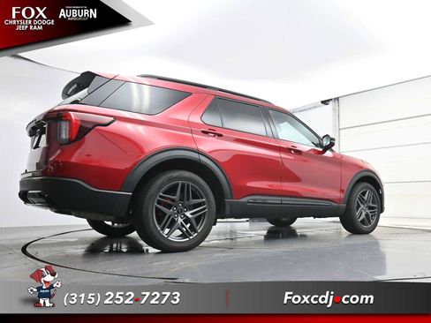 Used 2025 Ford Explorer ST-Line w/ ST-Line Street Pack AWD/4WD image 25