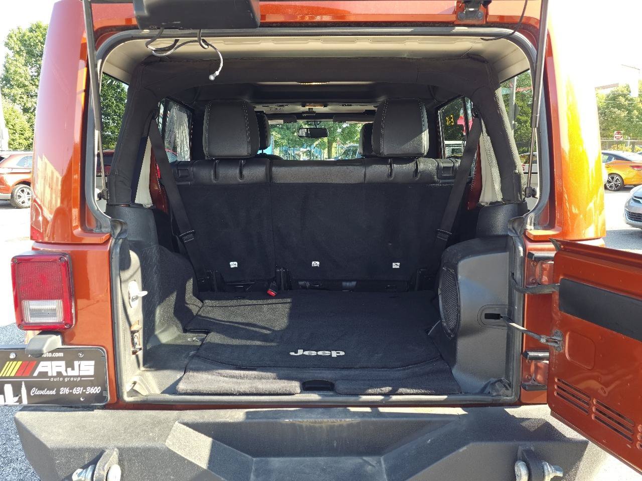 Used 2014 Jeep Wrangler Unlimited Sahara w/ Connectivity Group AWD/4WD image 13