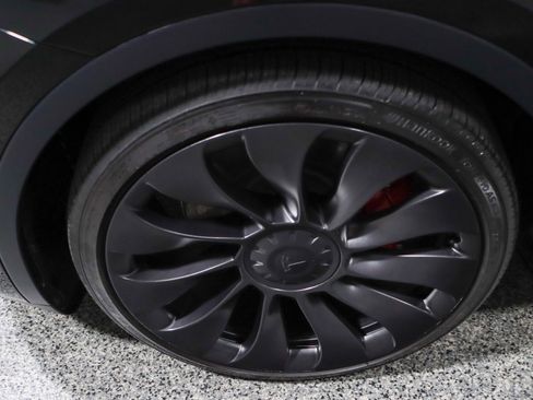 Used 2025 Tesla Model Y Performance image 11