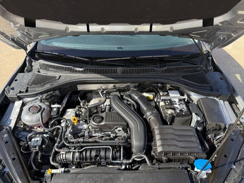 Used 2025 Volkswagen Jetta SE image 33