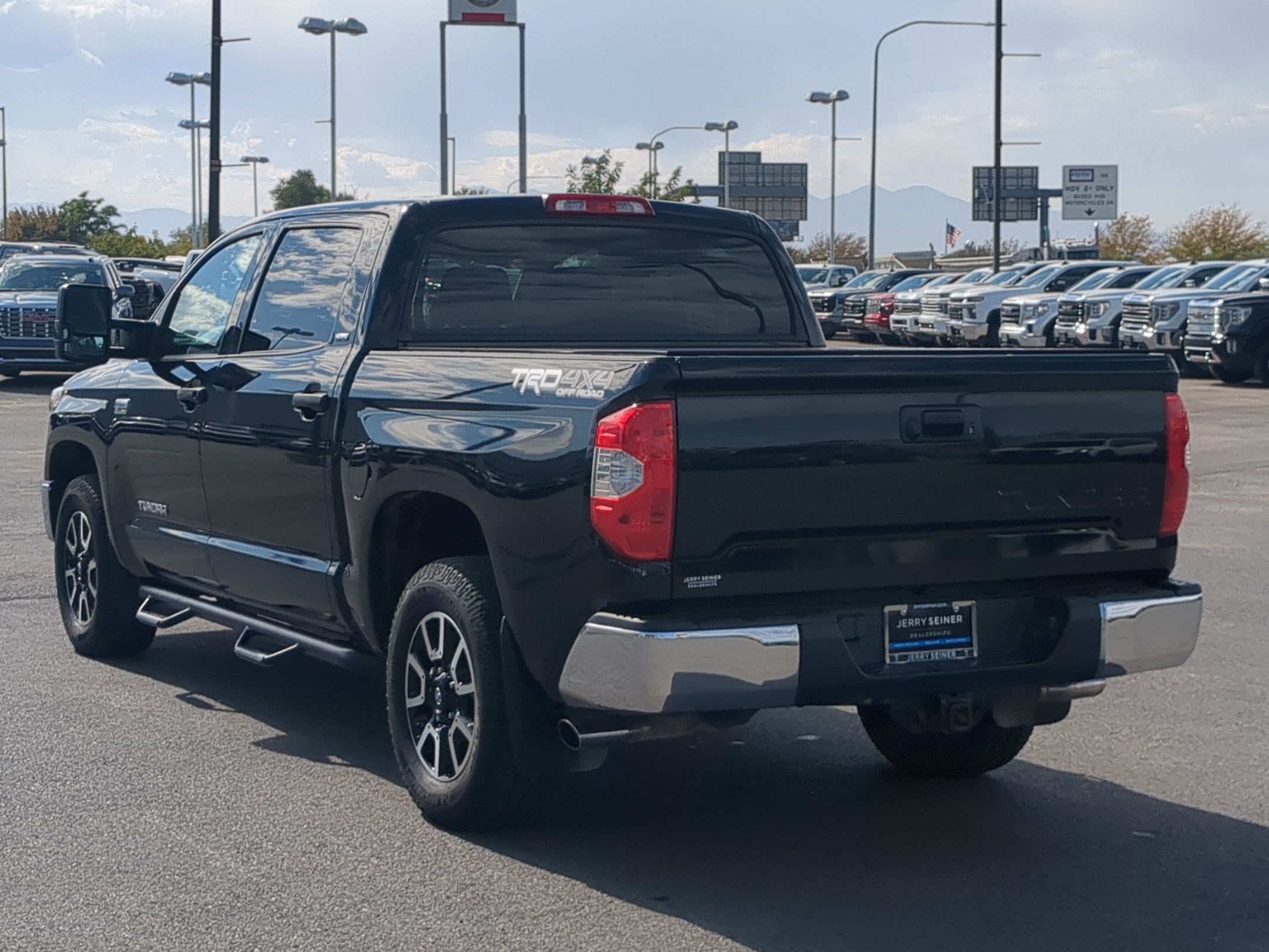 Used 2018 Toyota Tundra SR5 w/ TRD Off Road Package AWD/4WD image 4