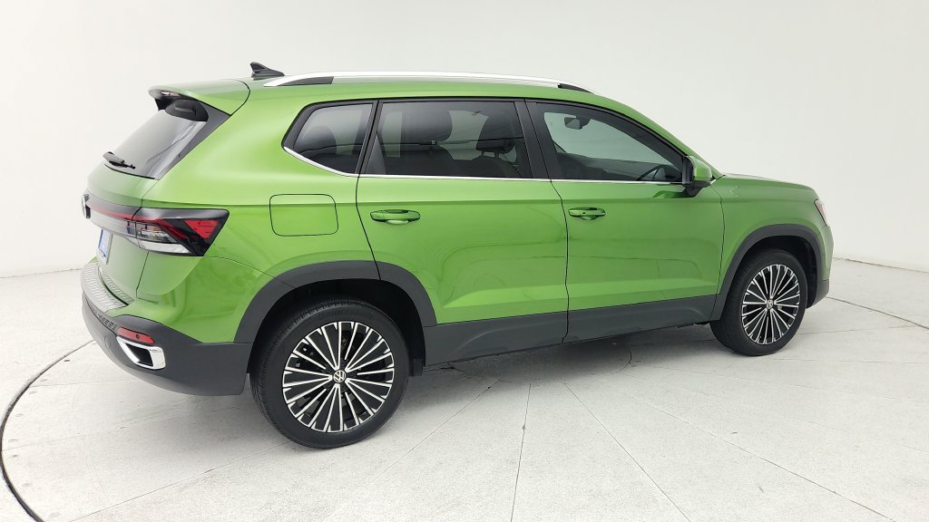 Used 2025 Volkswagen Taos SE FWD image 7