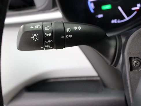 Used 2025 Toyota Sienna XLE FWD image 26