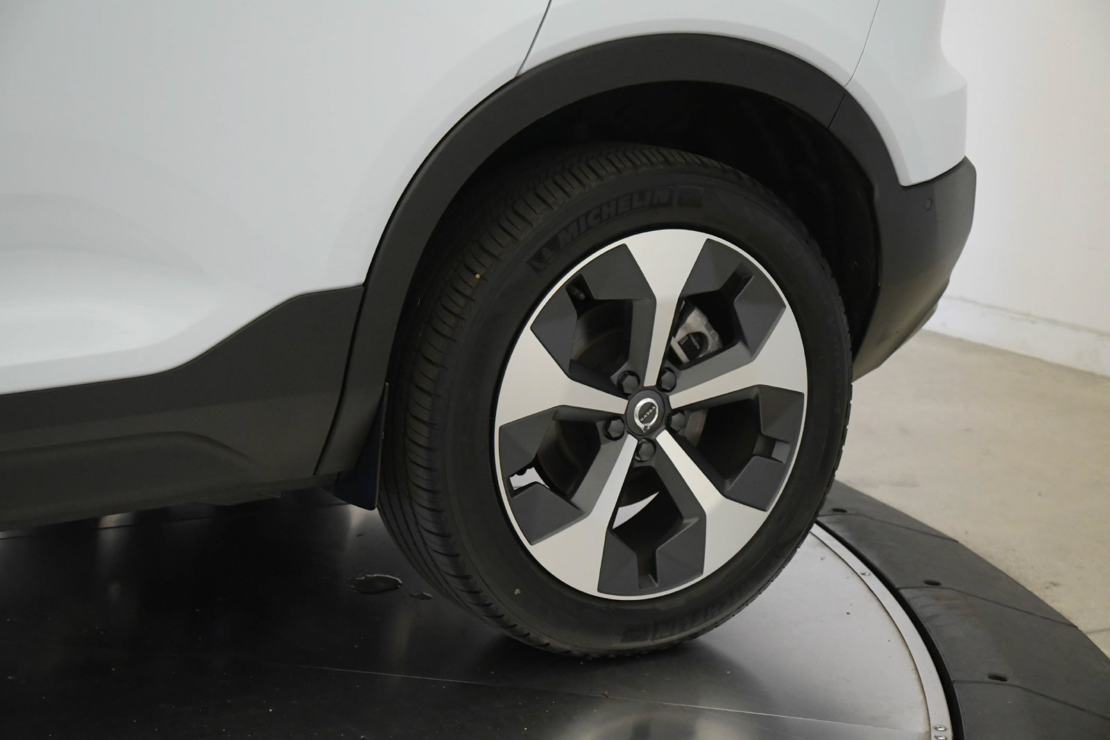 Used 2026 Volvo XC40 B5 Plus w/ Protection Package Premier AWD/4WD image 10