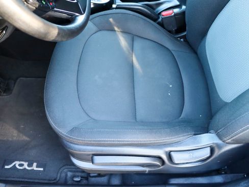 Used 2018 Kia Soul + image 15