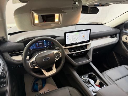 New 2026 Ford Explorer Active w/ Active Comfort Package RWD image 10