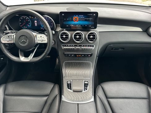 Used 2021 Mercedes-Benz GLC 300 4MATIC image 3