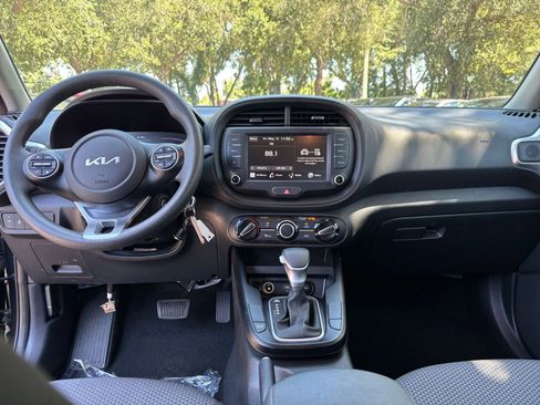 Used 2025 Kia Soul LX w/ LX Technology Package FWD image 31