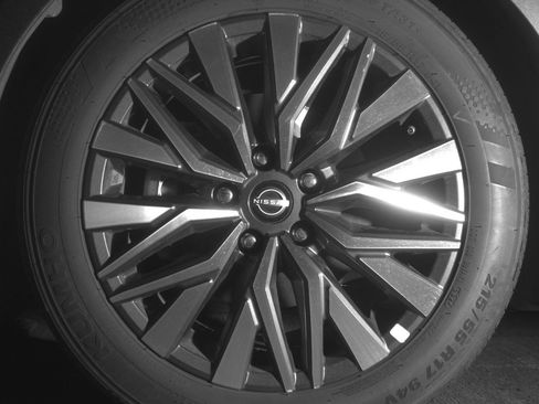 Used 2025 Nissan Altima 2.5 SV FWD image 12