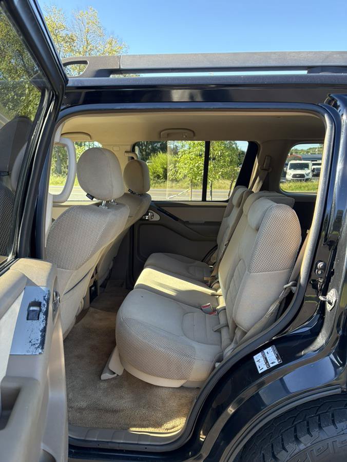 Used 2005 Nissan Pathfinder XE AWD/4WD image 13