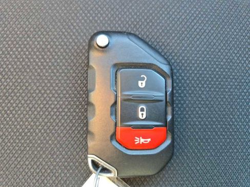 Used 2018 Jeep Wrangler Unlimited Sport w/ Technology Group image 21