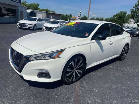 Used 2020 Nissan Altima 2.5 SR FWD image 2
