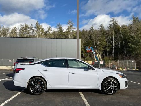 New 2025 Nissan Altima 2.5 SR image 10