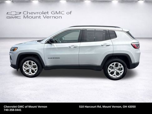 Used 2024 Jeep Compass Latitude AWD/4WD image 2