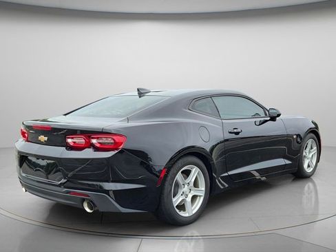 Used 2019 Chevrolet Camaro LT RWD image 6