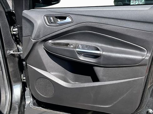 Used 2017 Ford Escape SE w/ Equipment Group 201A FWD image 23