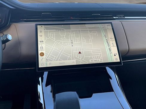 Used 2025 Land Rover Range Rover Sport SE image 6