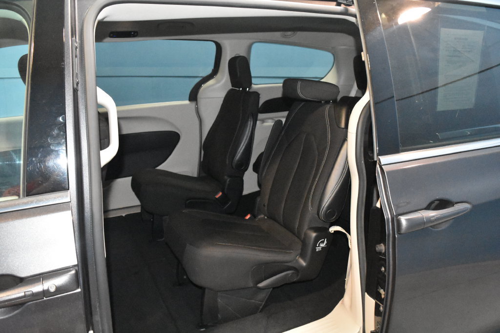 Used 2023 Chrysler Voyager LX FWD image 18
