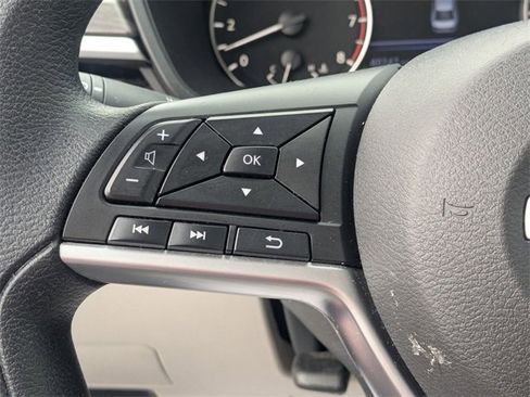 Used 2025 Nissan Altima 2.5 SV image 17