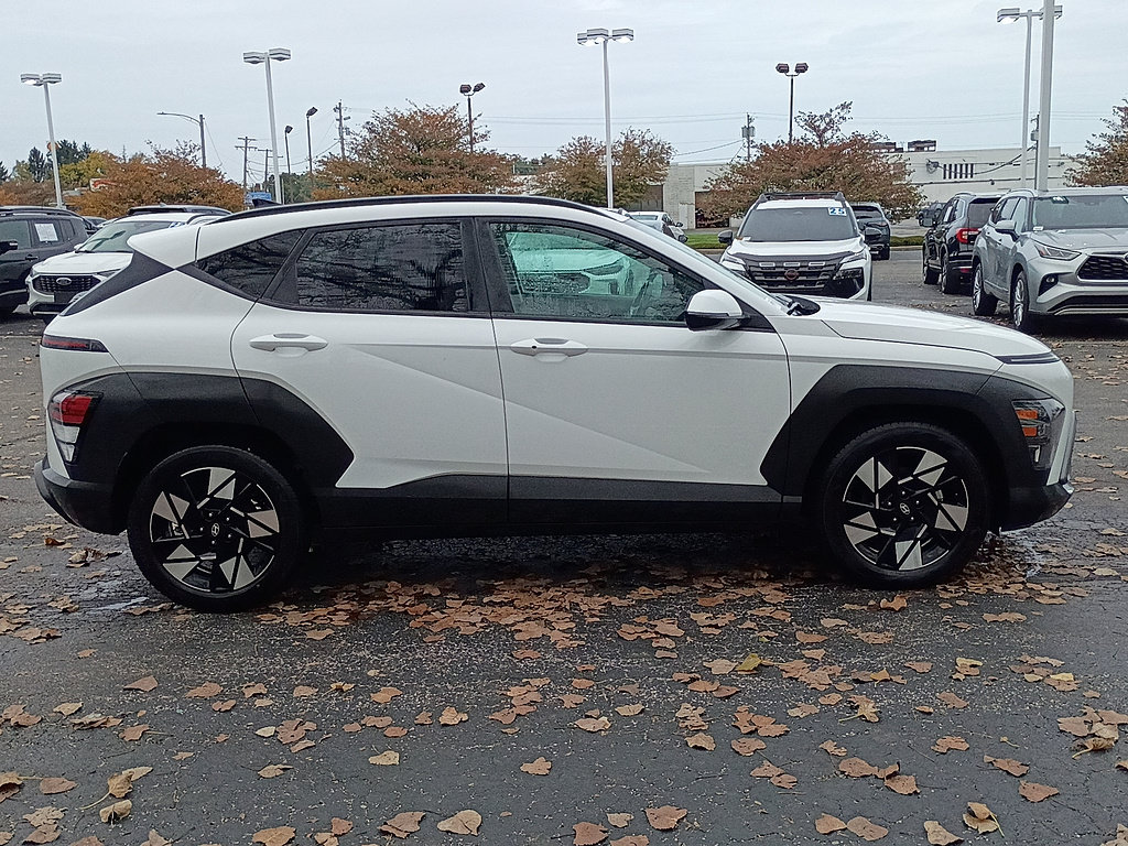 Used 2025 Hyundai Kona SEL FWD image 2