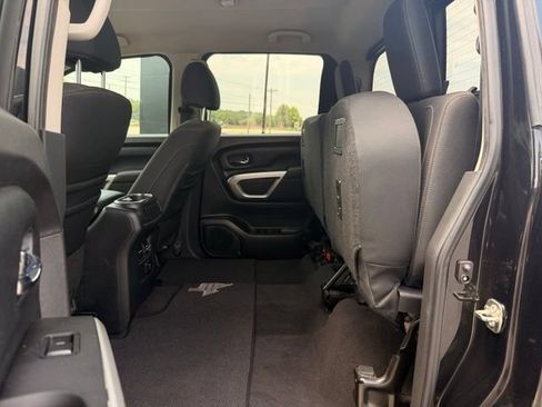 Used 2017 Nissan Titan SV RWD image 14