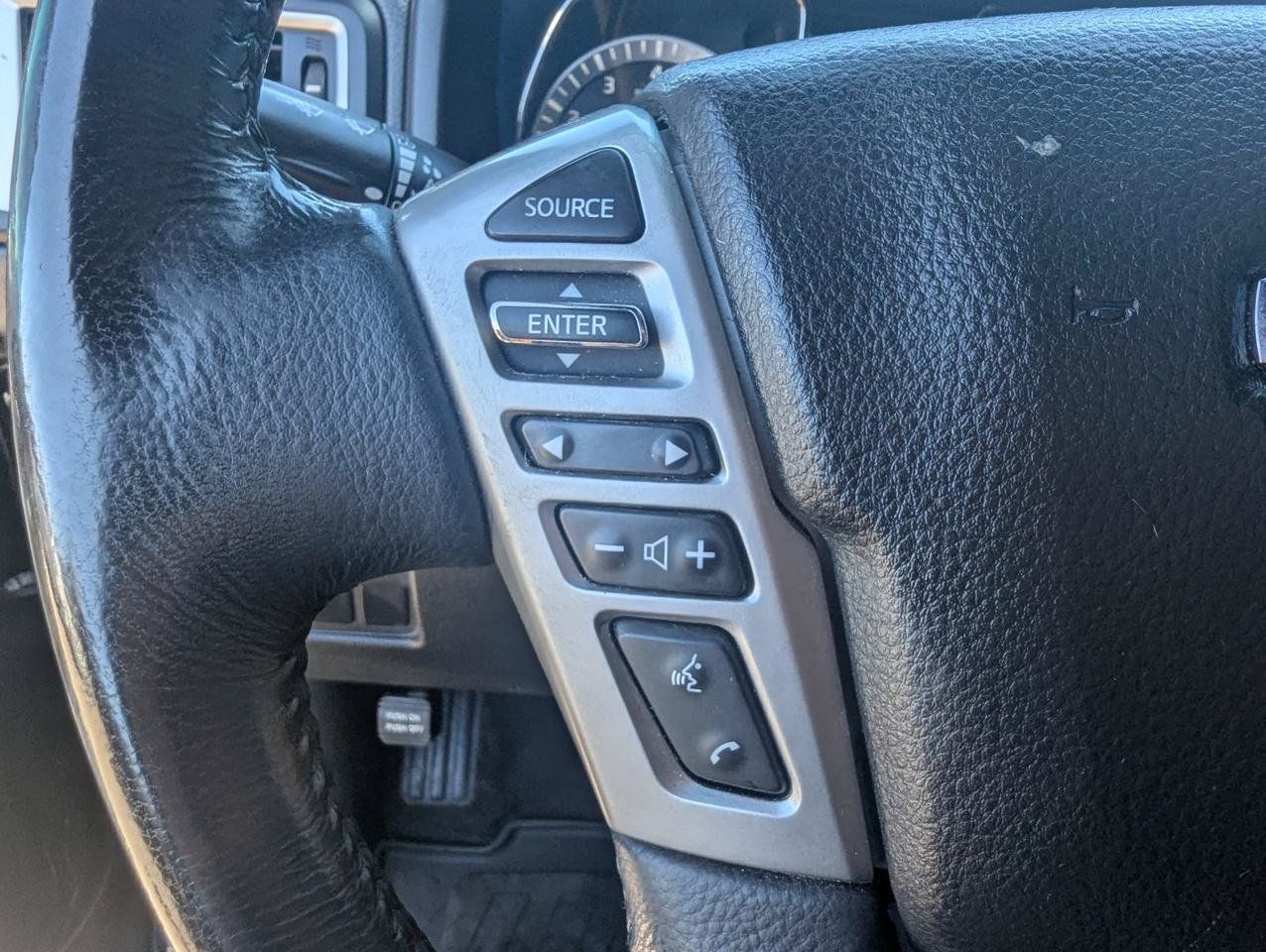 Used 2019 Nissan Titan SV w/ SV Convenience Package AWD/4WD image 13