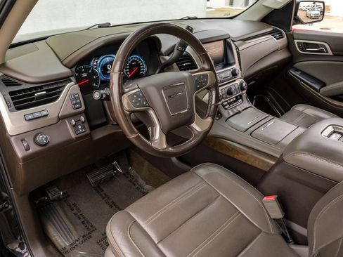 Used 2018 GMC Yukon Denali w/ Denali Ultimate Package RWD image 2