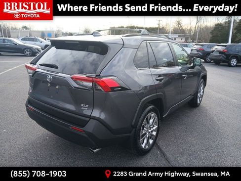 Used 2020 Toyota RAV4 XLE Premium image 7