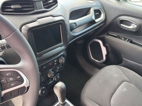 Used 2021 Jeep Renegade Sport w/ Sport Appearance Group AWD/4WD image 16