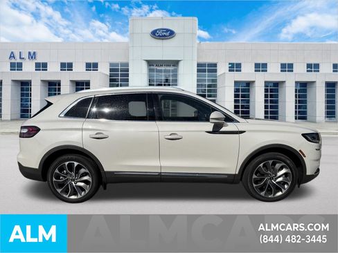 Used 2023 Lincoln Nautilus Reserve w/ Luxury Package AWD/4WD image 5