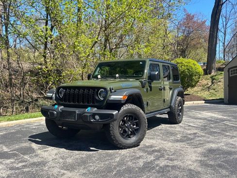 Used 2024 Jeep Wrangler Unlimited image 3