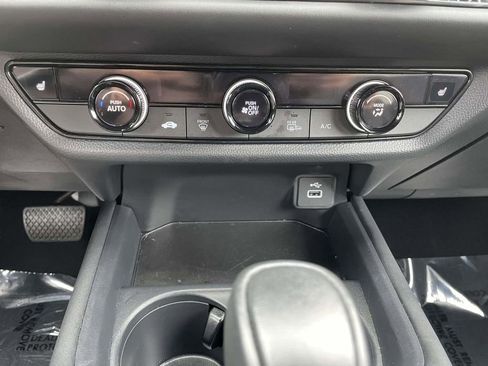 Used 2025 Honda HR-V Sport image 41