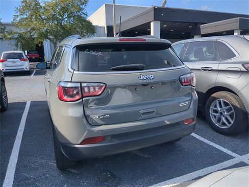 Used 2024 Jeep Compass Latitude image 3