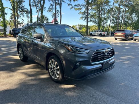 Used 2023 Toyota Highlander Limited AWD/4WD image 6