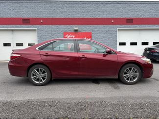 Used 2015 Toyota Camry SE w/ Moonroof Package FWD video 2