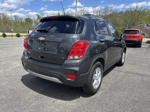 Used 2019 Chevrolet Trax LT w/ Sun & Sound Package FWD image 8