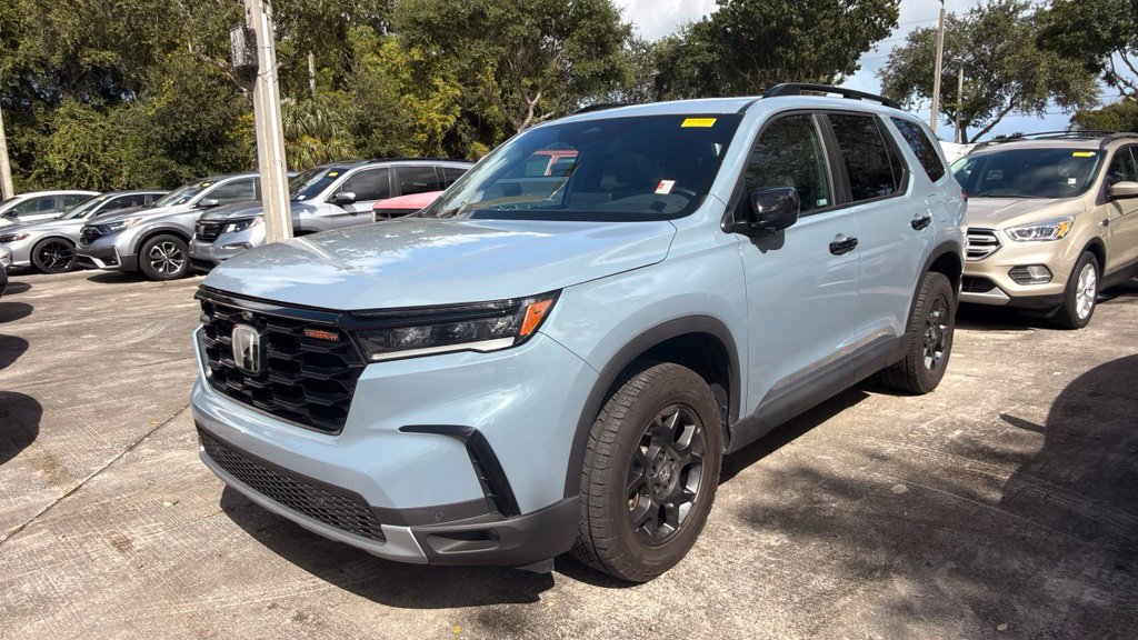 Used 2024 Honda Pilot TrailSport image 2