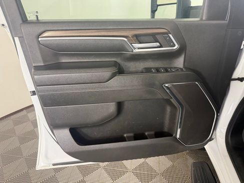 Used 2024 Chevrolet Silverado 2500 LT AWD/4WD image 16