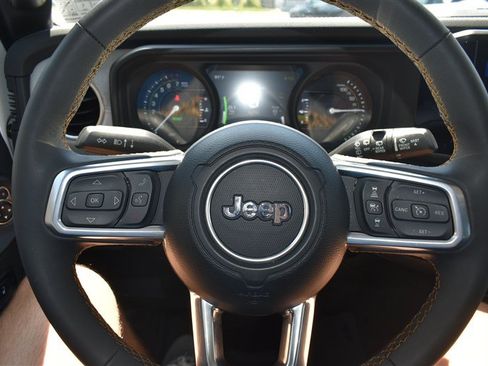 Used 2024 Jeep Wrangler Unlimited Sahara w/ Technology Group AWD/4WD image 14