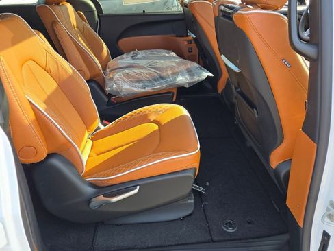 New 2026 Chrysler Pacifica Pinnacle w/ Trailer Tow Group image 8