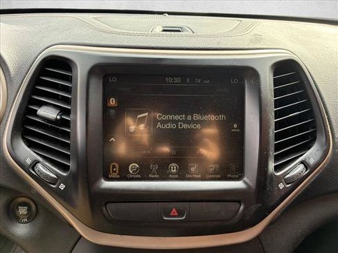 Used 2017 Jeep Cherokee Limited AWD/4WD image 12