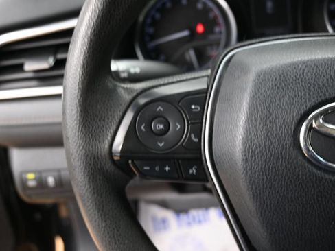Used 2018 Toyota Camry LE FWD image 18