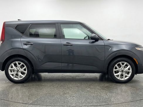 Used 2025 Kia Soul LX w/ LX Technology Package FWD image 11
