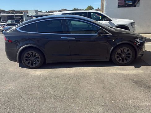 Used 2018 Tesla Model X 100D image 2