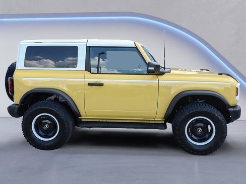 Certified 2024 Ford Bronco Heritage Edition AWD/4WD image 9