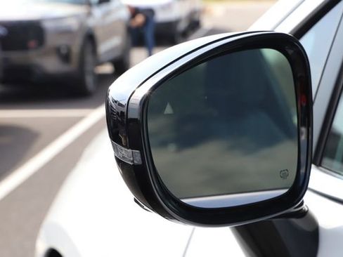 Used 2026 Chrysler Pacifica Select image 11