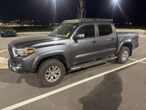 Used 2017 Toyota Tacoma SR5 w/ Tow Package image 6