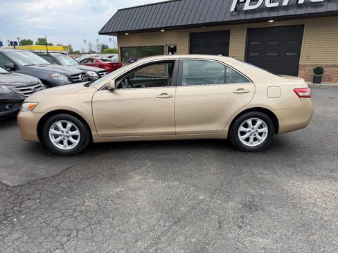 Used 2010 Toyota Camry LE FWD image 13